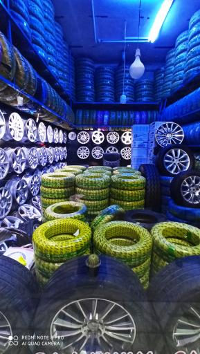 عکس لاستیک فروشی وحید