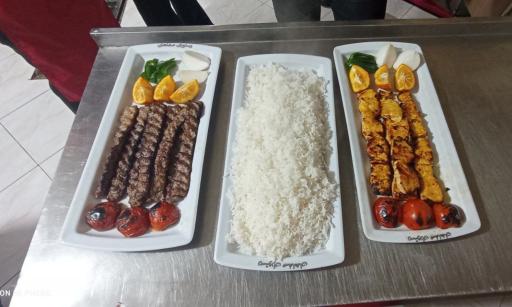 عکس تهیه غذا امیرا