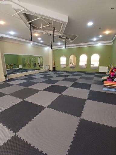 عکس آکادمی ورزشی مانا