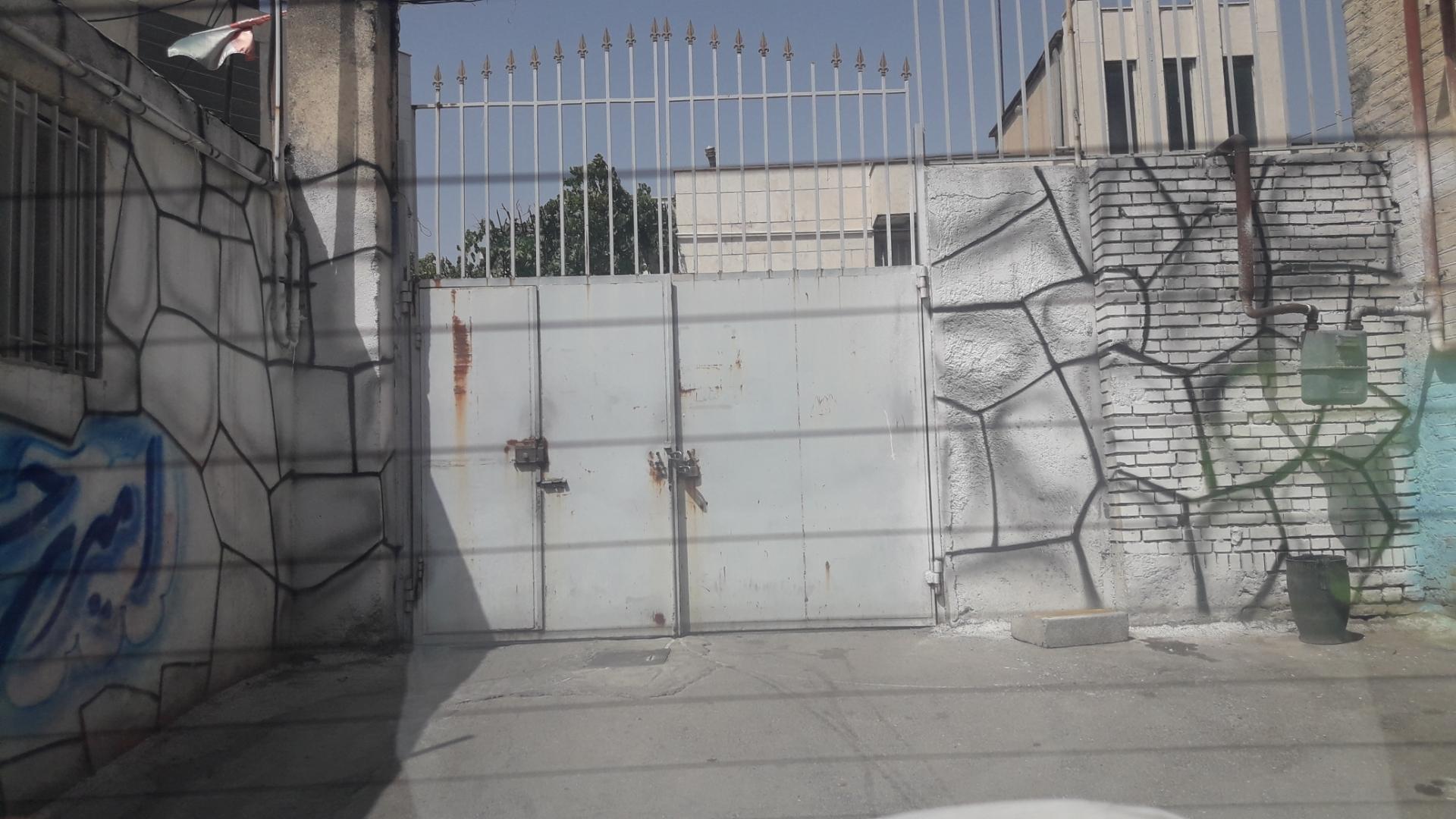 عکس درب ورودی هنرستان کار و دانش جلیل نصیر زاده