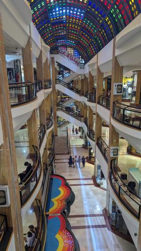 عکس مرکز خرید مهستان