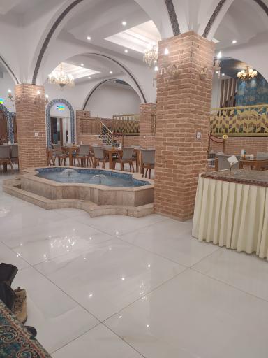 عکس رستوران یکسان سازی لاله