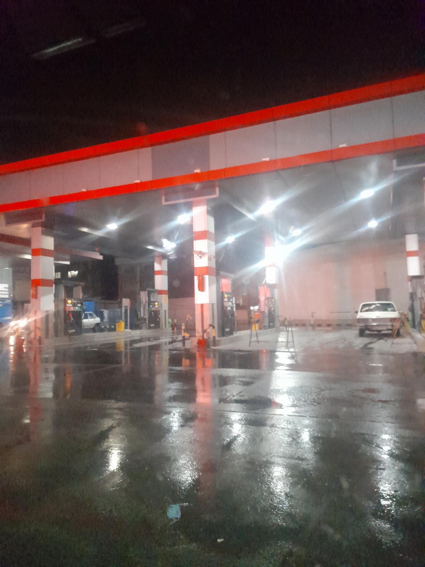 عکس پمپ بنزین خلیج فارس