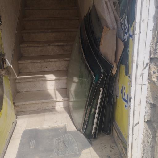 عکس شیشه اتومبیل امید