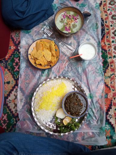 عکس عمارت آشتی کنان