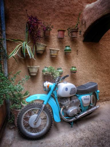 عکس عمارت آشتی کنان