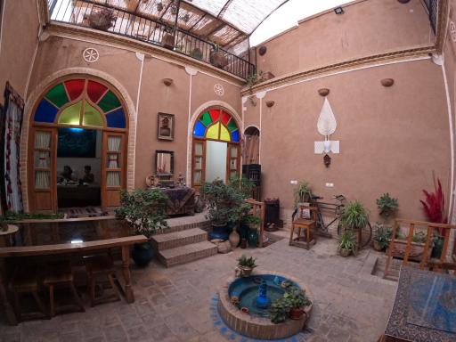 عکس عمارت آشتی کنان