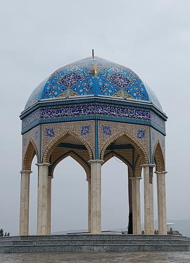 عکس مزار شهدای گمنام کهک