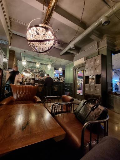 عکس کافه بابیلون