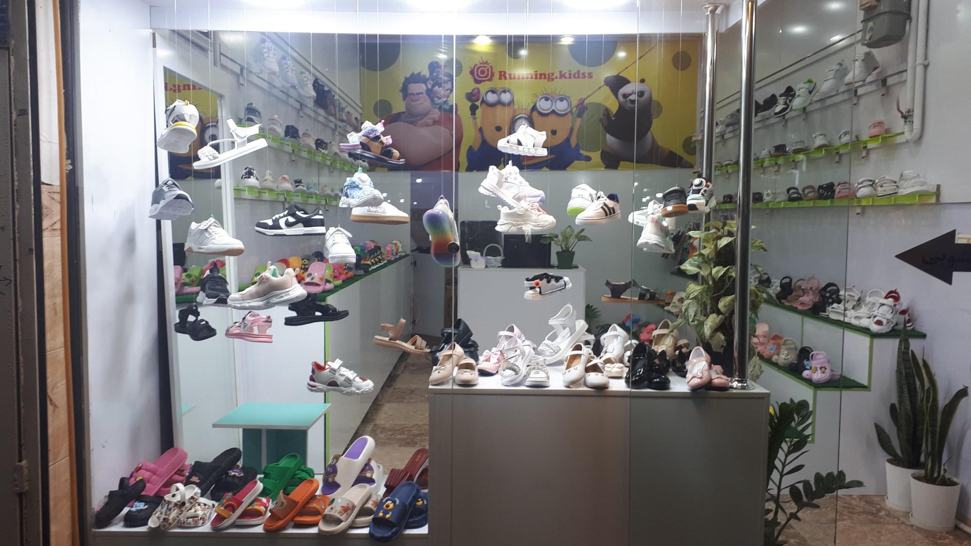 عکس فروشگاه کفش رانینگ‌ کیدز