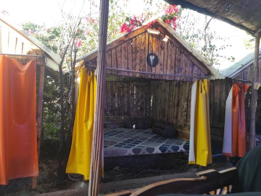 عکس سفره خانه سنتی آدینه