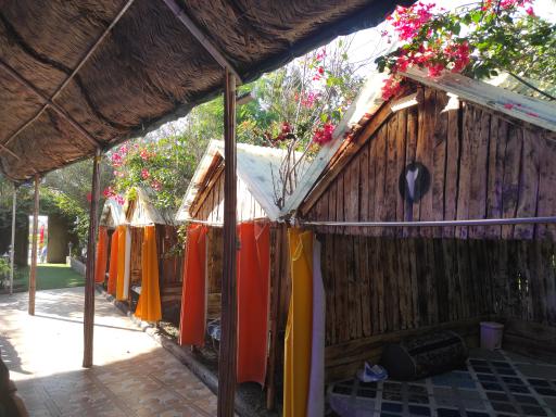 عکس سفره خانه سنتی آدینه