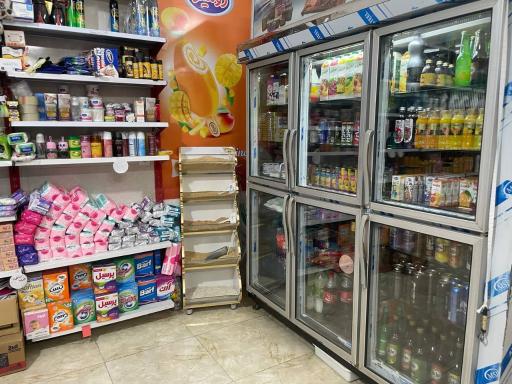 عکس سوپر مارکت خاکی باز