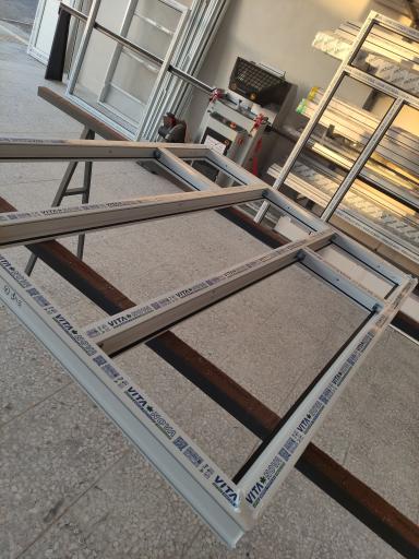 عکس درب و پنجره upvc و کرکره برقی تک 