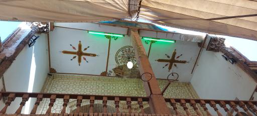 عکس تکیه زنجیری