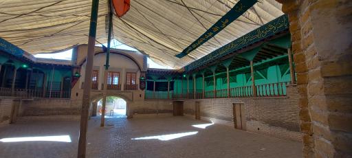 عکس تکیه زنجیری