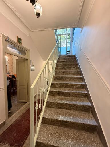 عکس عمارت کلاه فرنگی 