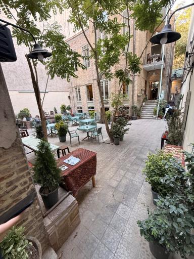 عکس عمارت کلاه فرنگی 