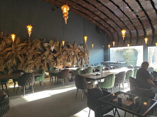 عکس عمارت سعادت آباد