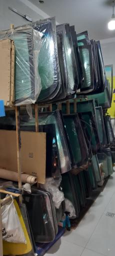 عکس شیشه اتومبیل با تقوا