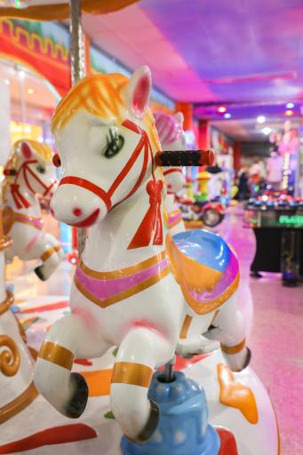 عکس شهربازی و خانه بازی ایران پارک