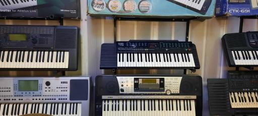 عکس فروشگاه لوازم موسیقی ستاره آبی