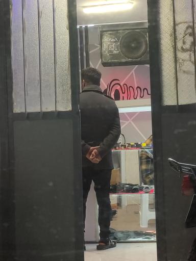 عکس تعمیرات اسپیکر بلندگو باند و ساب آقای مهندس