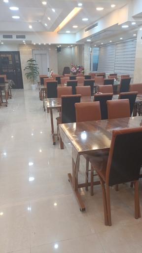 عکس غذا خوری عمو حسام 