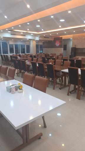 عکس غذا خوری عمو حسام 