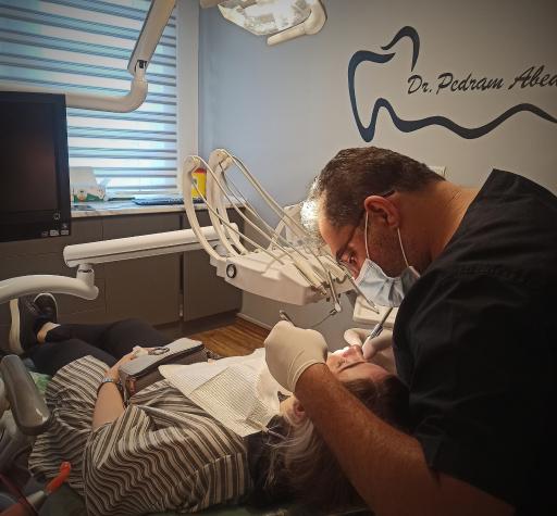 عکس دندانپزشکی دکتر پدرام عابدی