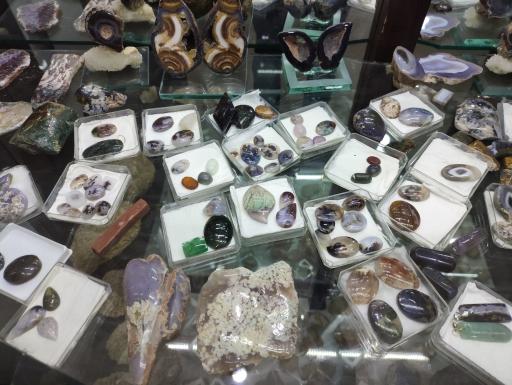 عکس خانه گوهر و سنگ