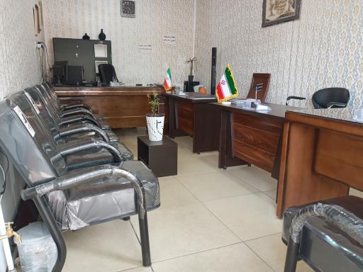 عکس مشاور املاک اهورا