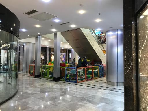 عکس مرکز خرید لیدوما