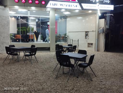 عکس پیتزا مثلث پلاس