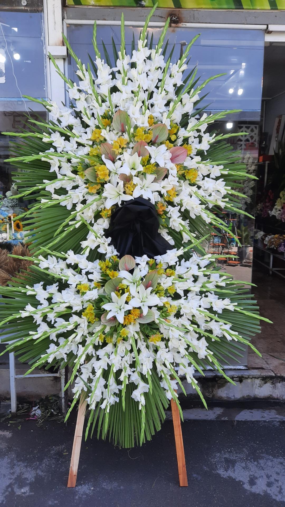 عکس آرتمیس گل شاخه ای