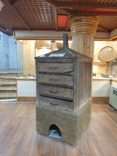 عکس آرامگاه کاشف السلطنه و موزه چای ایران