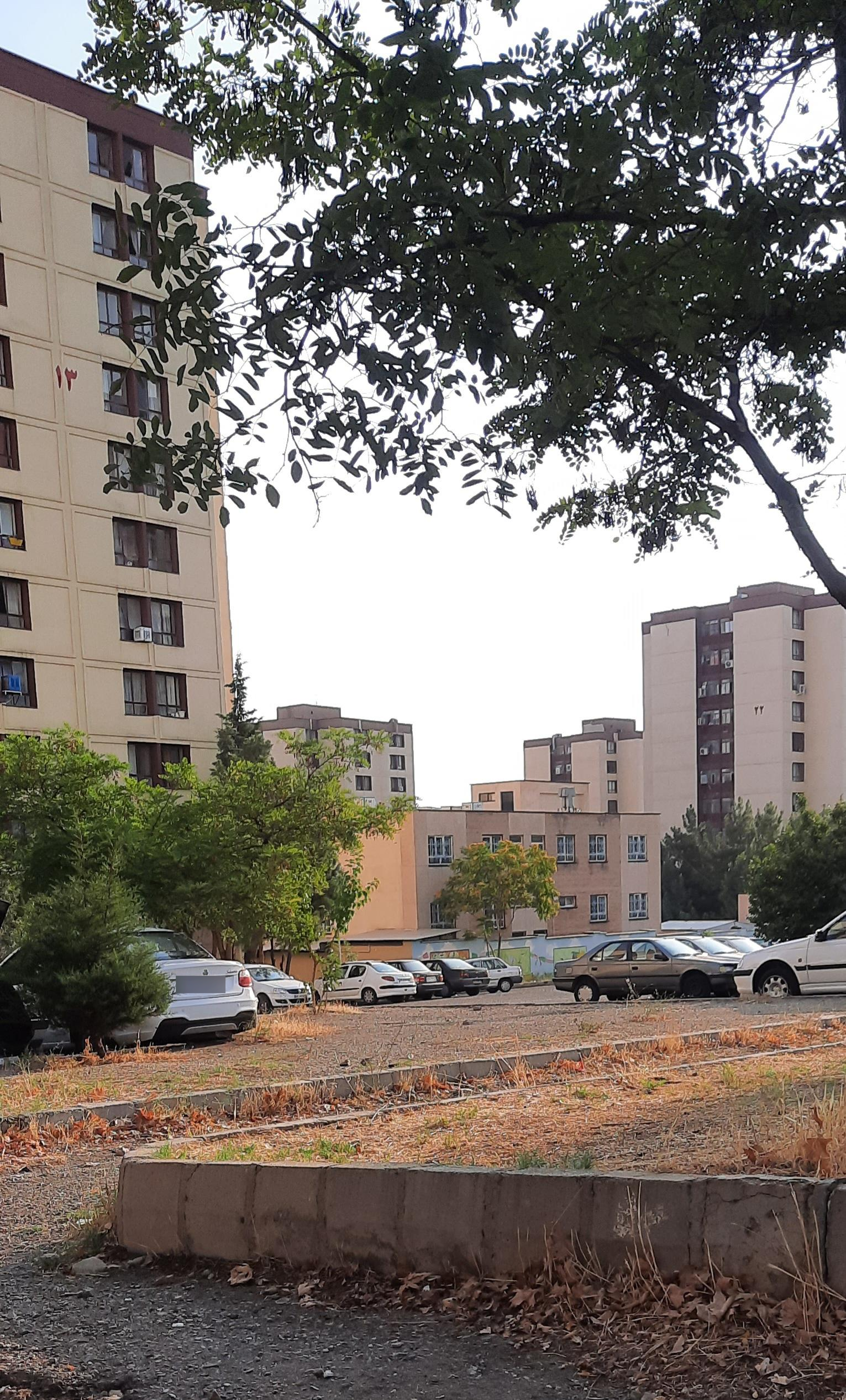 عکس بلوک ۳۳ شهرک لویزان ۳