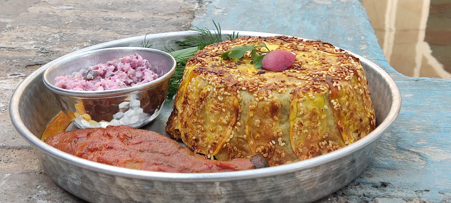 عکس سفره خانه سنتی رباب خاتون