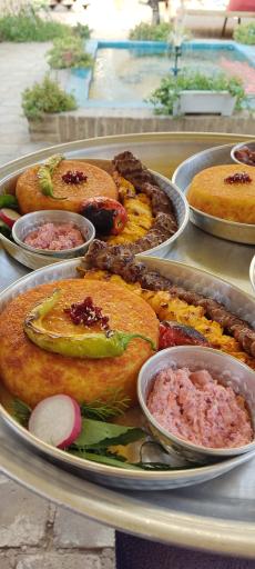 عکس سفره خانه سنتی رباب خاتون