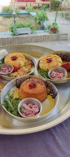 عکس سفره خانه سنتی رباب خاتون