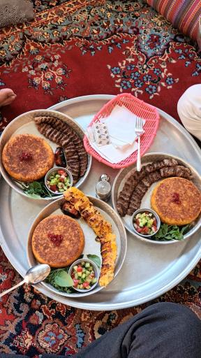 عکس سفره خانه سنتی رباب خاتون