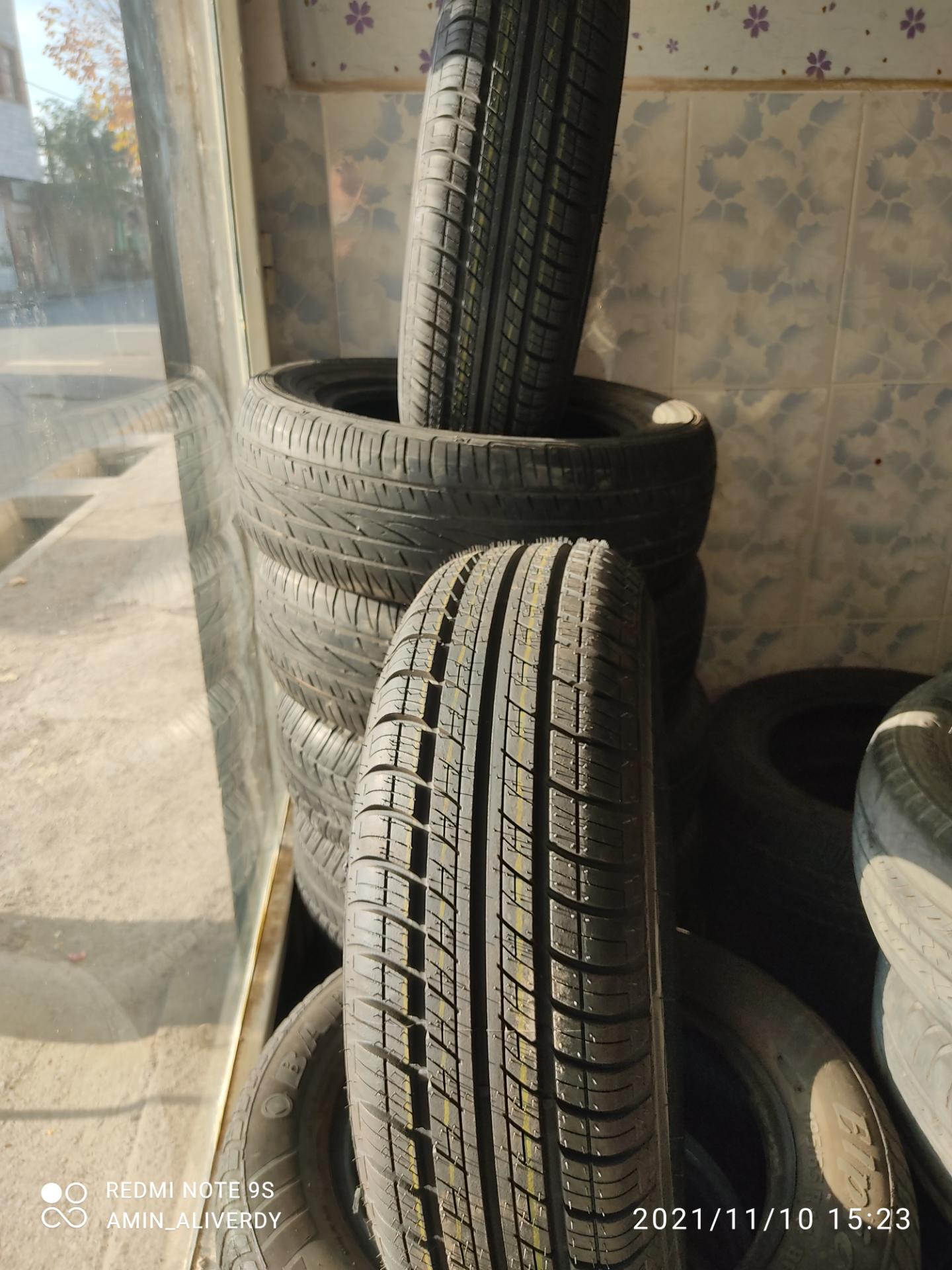 عکس لاستیک فروشی وحید