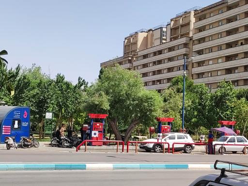 عکس پمپ بنزین همدانیان