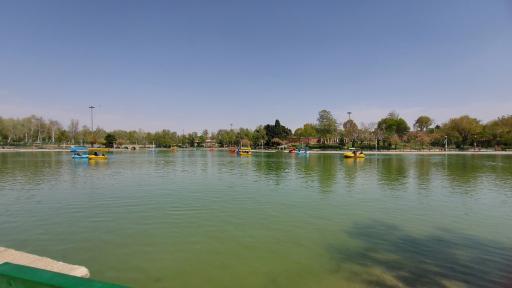 عکس قایقرانی پارک بعثت