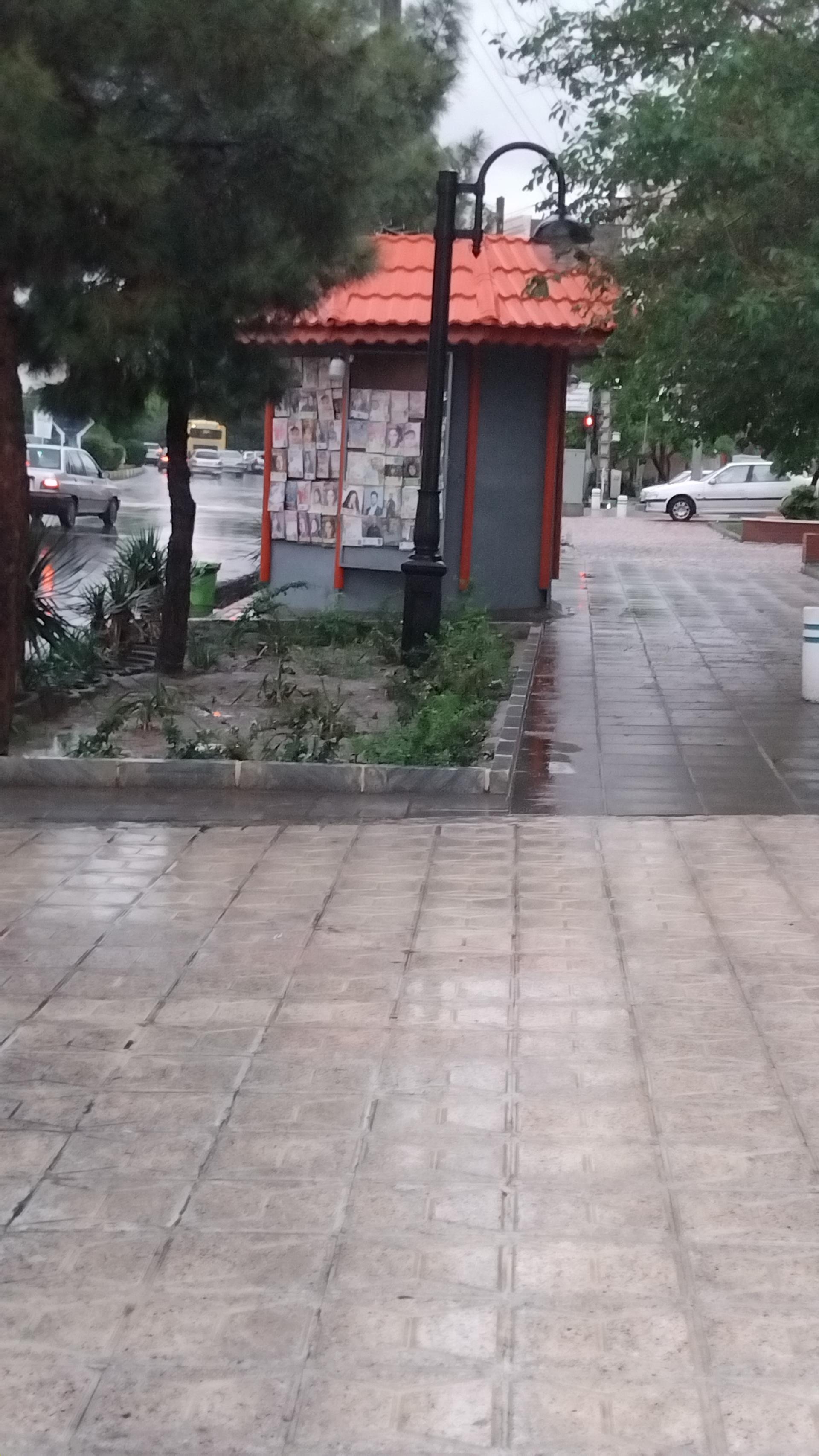 عکس روزنامه فروشی چهارراه ستاری