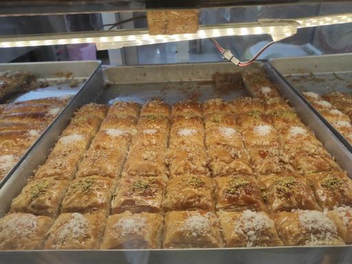 آبمیوه و بستنی سان