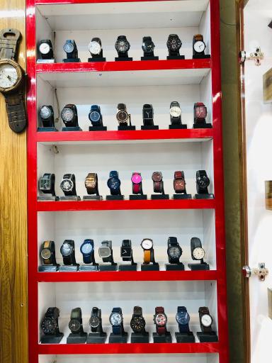 عکس فروشگاه ساعت عجیب