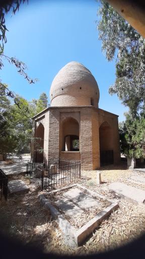 عکس آرامگاه دکتر لویی آندره ارنست کلوکه