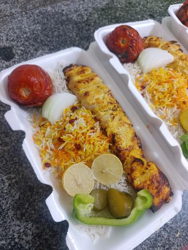 عکس رستوران و بیرون بر چاشنی 