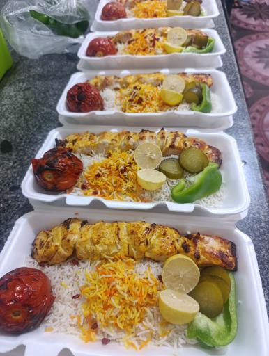 عکس رستوران و بیرون بر چاشنی 